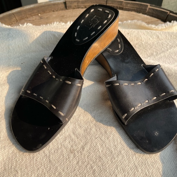 Ann Taylor Navy Sandals Size 7.5 - Picture 2 of 4